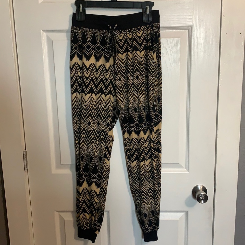 Eye Candy Pattern leggings with pockets. Size M
